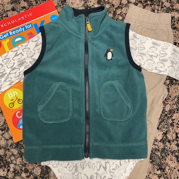 Carter’s fleece vest and onesie set penguin print - Picture 4 of 9